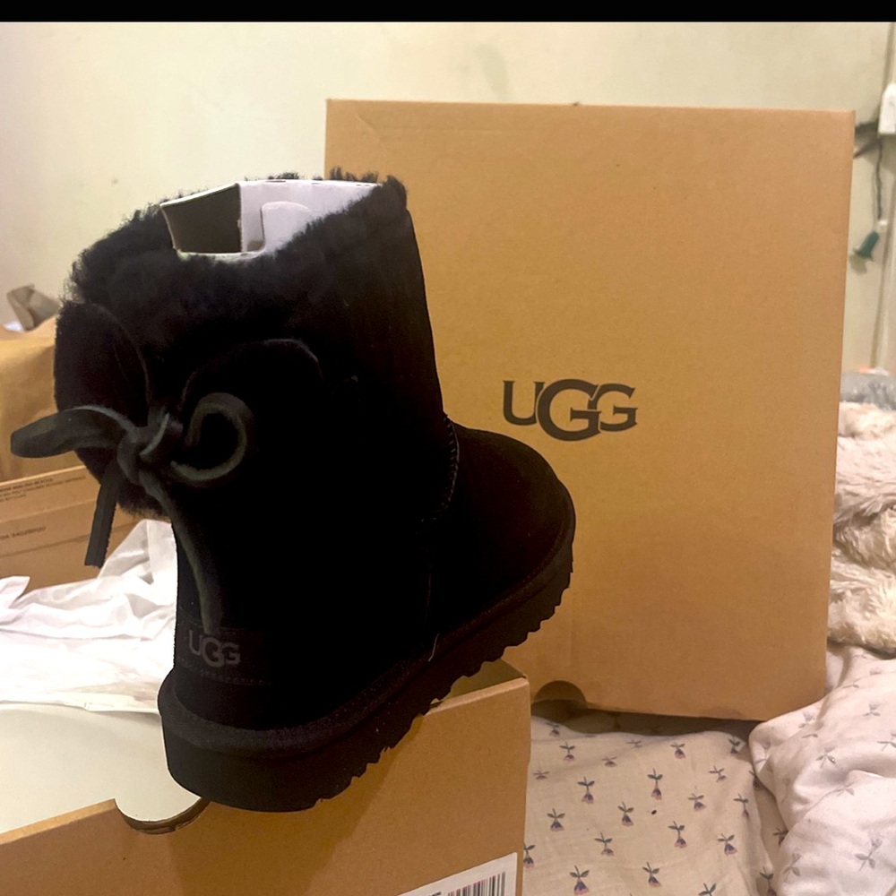 BLACK UGGS SIZE 7 with bows on the back